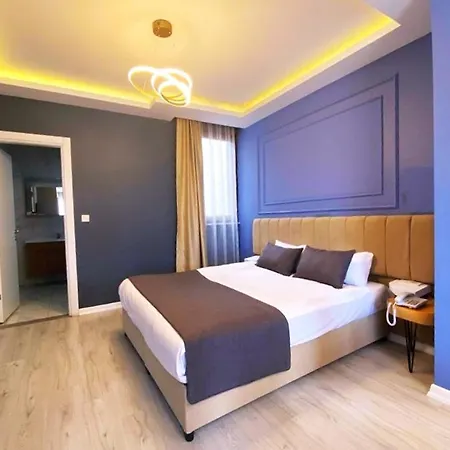 Taksim Square Leon's Hotel 3*