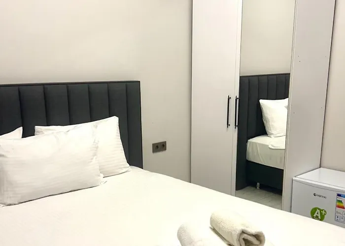 Taksim Square Leon's Hotel