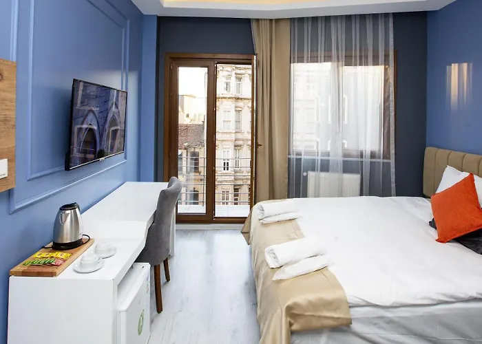 Taksim Square Leon's Hotel 3*